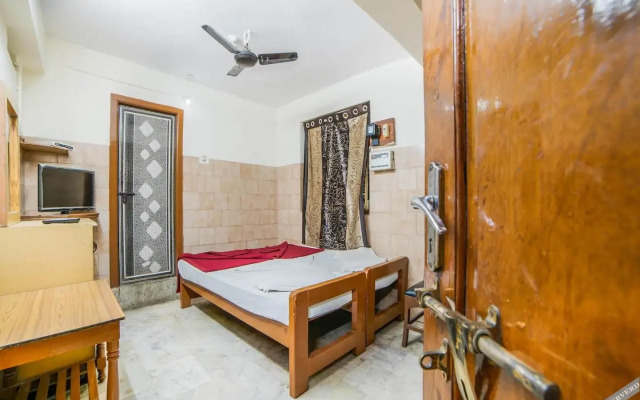 Sree Radha Lodge by OYO Rooms