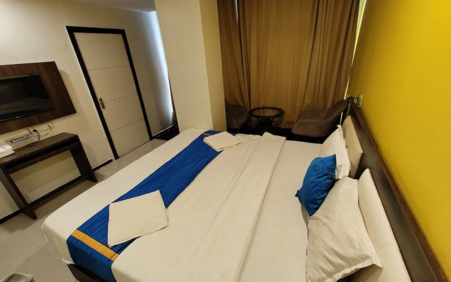 Hotel Aura - Near Malad Link Road