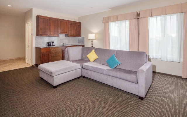 La Quinta Inn & Suites by Wyndham Inglewood