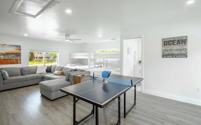 Naples Escape w/ Furnished Patio & Private Pool!