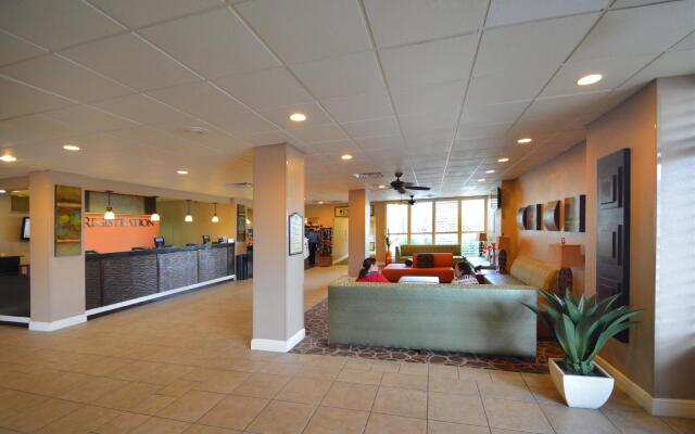 Rosen Inn, closest to Universal