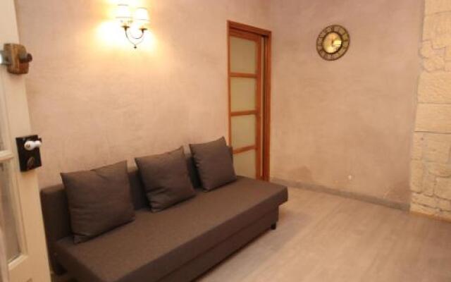 Victoires Near Louvre Apartment