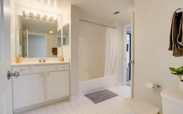 Gorgeous 1 Bedroom Condo at Ballston