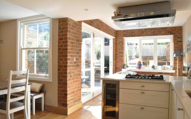 Stunning 3 Bedroom Garden Flat in Maida Vale