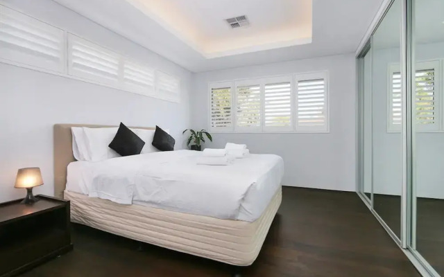 Luxury 4-bedroom House - Mount Lawley