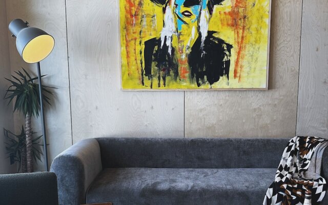 Yellowstone Peaks Hotel