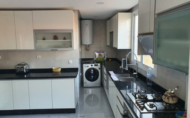 Familiar Luxury Apartment