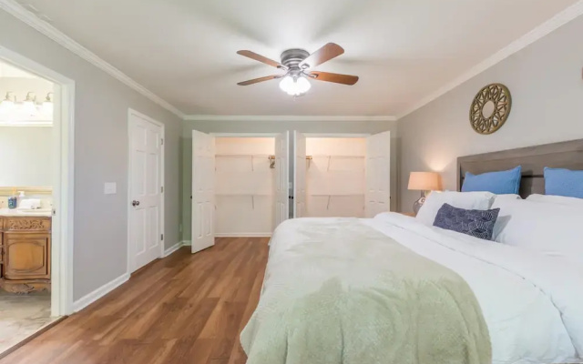 Beautiful Large Newly Renovated 5 Bedroom House
