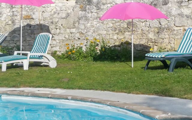 Mansion With 6 Bedrooms in Neuillé, With Private Pool, Furnished Garde