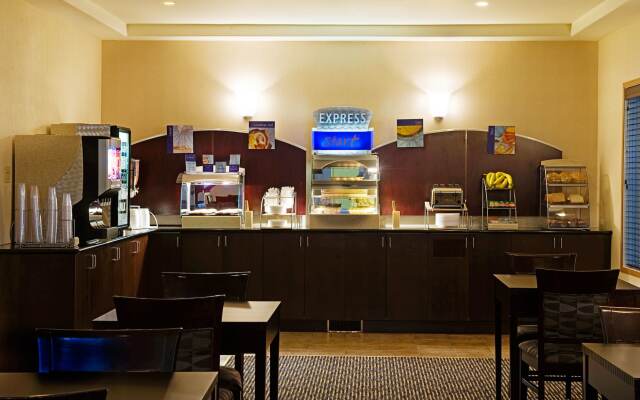 Holiday Inn Express & Suites Regina-South by IHG