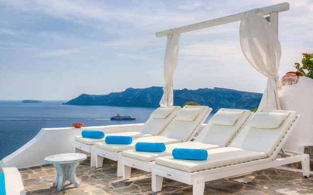Kima Oia Suites