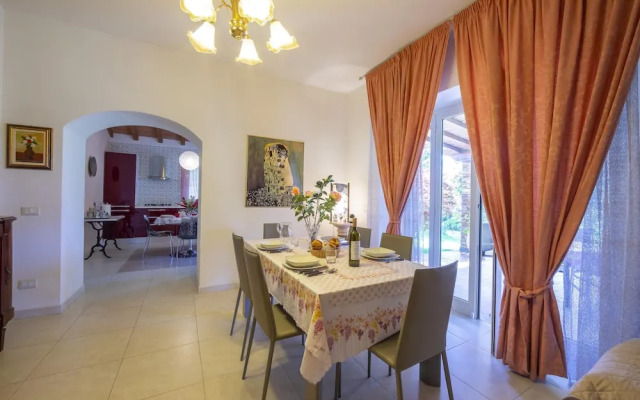 Villa Clara few km From the sea