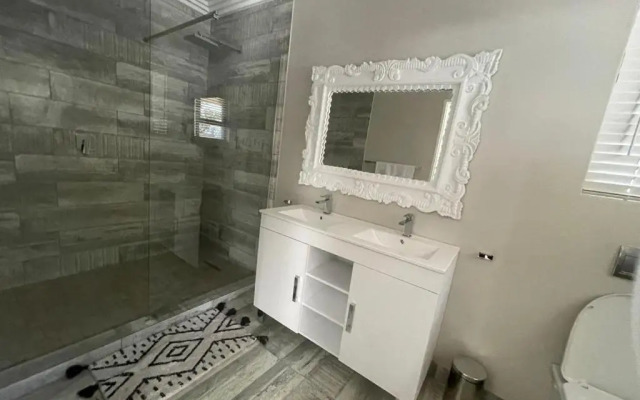 Guest House on Gillian Unit 7 (Adults Only)