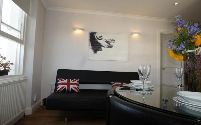 Brompton House - The Beach