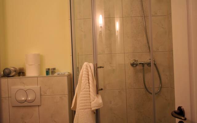 Banica Apartments & Rooms