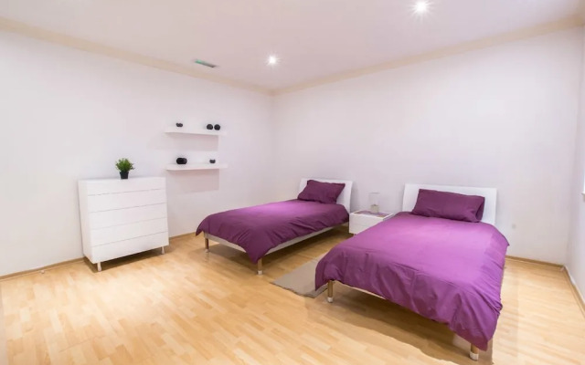 Bright, Spacious and Right in the Center