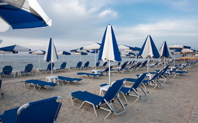 Mikes Beach Apartments & Studios