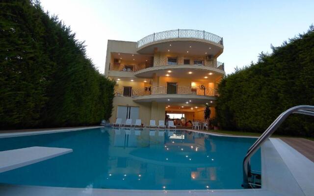 Diamond Apartments
