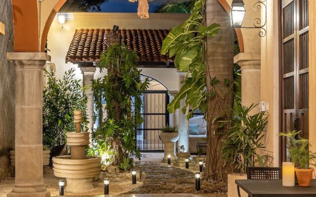 Casa Dos Lirios Boutique B&B