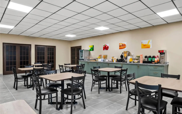 Travelodge by Wyndham New Orleans West Harvey Hotel