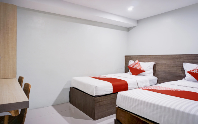Collection O Gapura Hotel Near Parapat Penatapan Danau Toba – Guest Rooms – Parapat