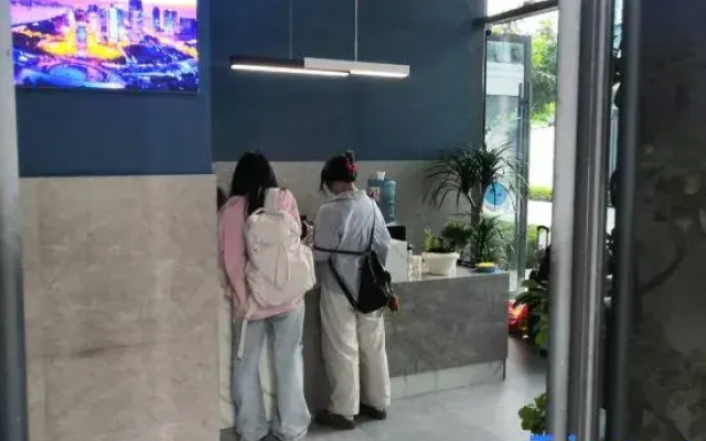 JunCeng City Hotel