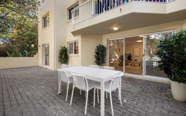 Burleigh Breeze 2 Bed Beach Walk