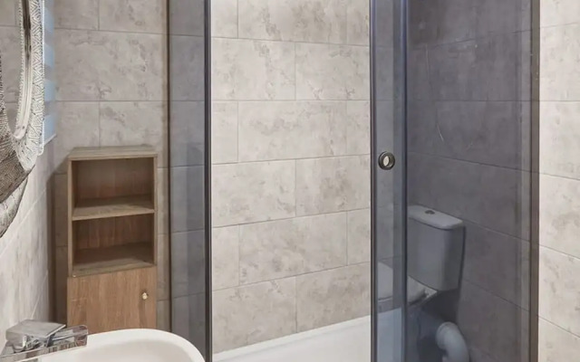 Host Stay In The Key Of Sea