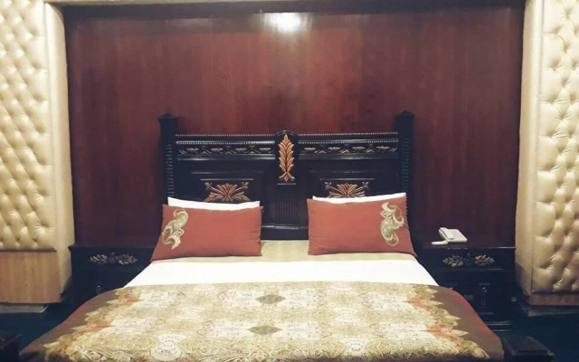 Divine Hotel