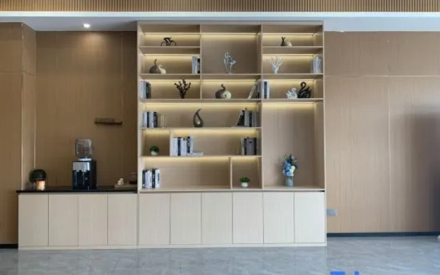 Lingehao Inn Hotel (Shangrao Yueliangwan Auto City)