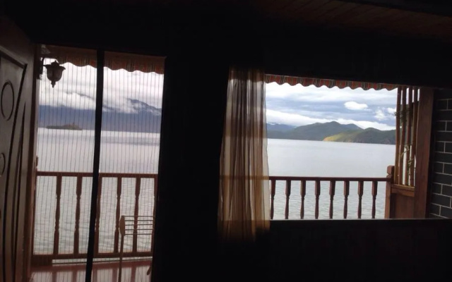 Hutu Suiyue Inn – Balcony – Lijiang