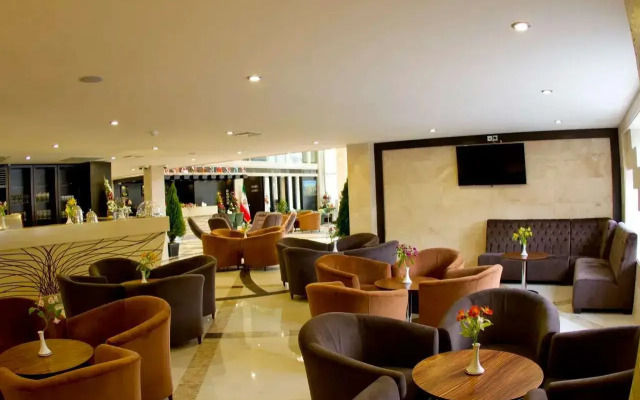 Royal Shiraz Hotel