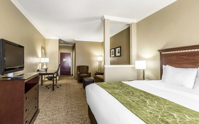 Comfort Suites Houston IAH Airport - Beltway 8