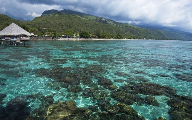 Tahiti Ia Ora Beach Resort