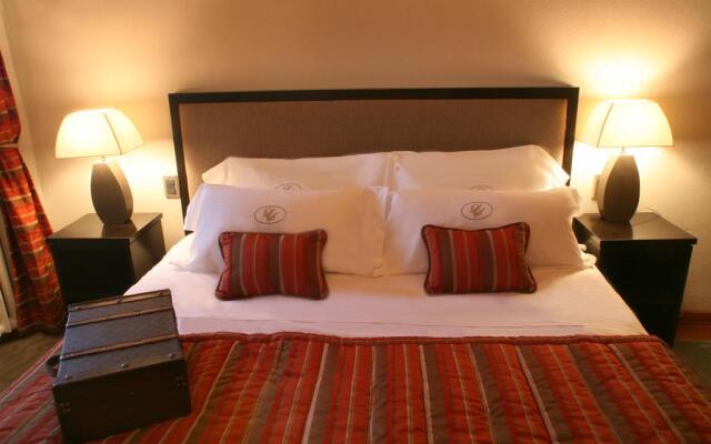 La Sirenuse Lake Resort