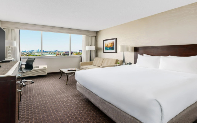 Crowne Plaza Phoenix Airport - PHX by IHG