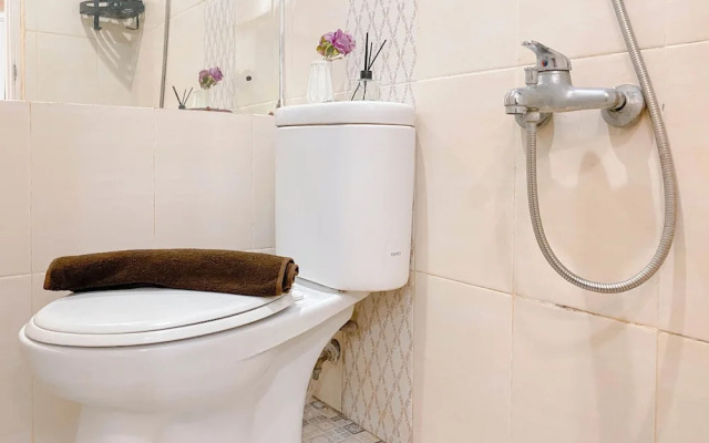 Tranquil And Homey 2Br At Apartment Green Pramuka City