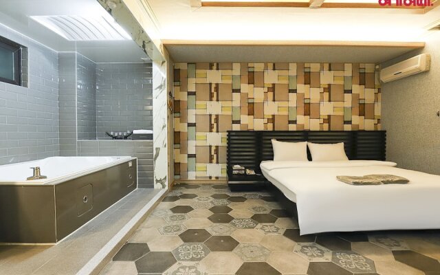 Tiffany Self Check-in Hotel