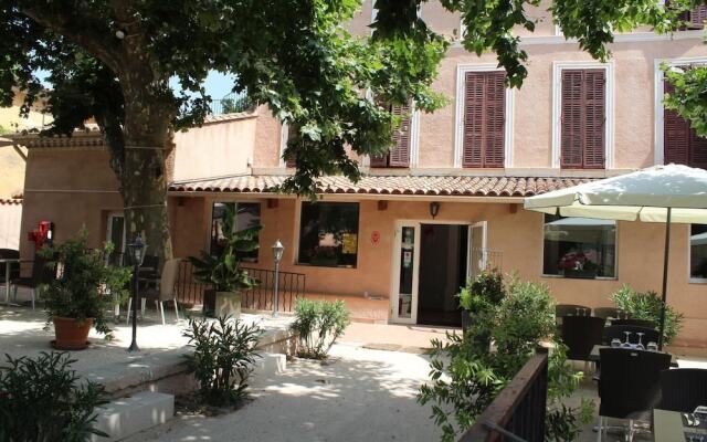 Le Clos Des Acacias