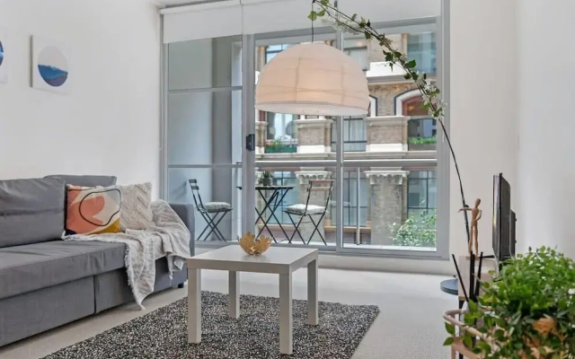 A Comfy & Modern Studio Near Darling Harbour