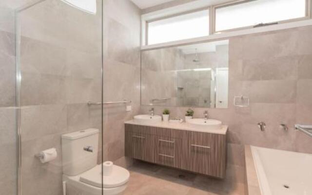 43A Twynam Street - Snowfall