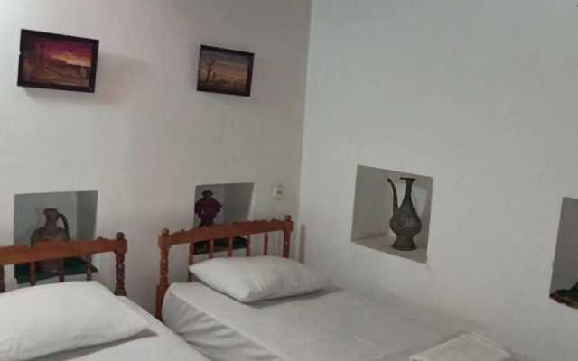 Mekhtar Ambar  Caravan sarai XIX