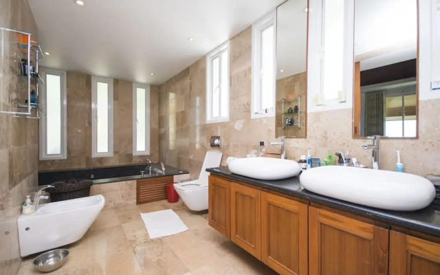 4-BR Seaview Villa with Large Pool at Surin Beach