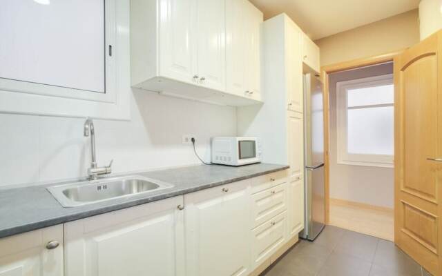 Spacious 4bed in Central Barcelona, 8mins to Metro
