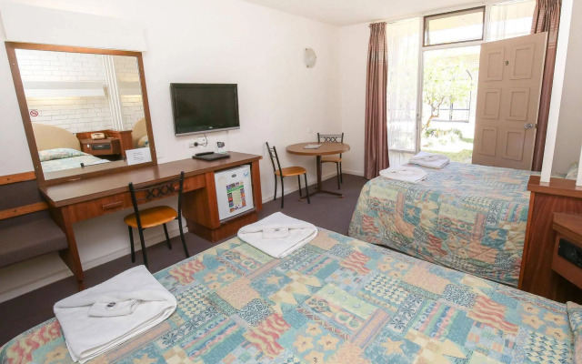 Sandors Motor Inn