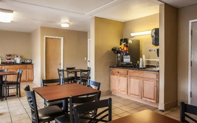 Best Western Plus St. Louis Airport Hotel