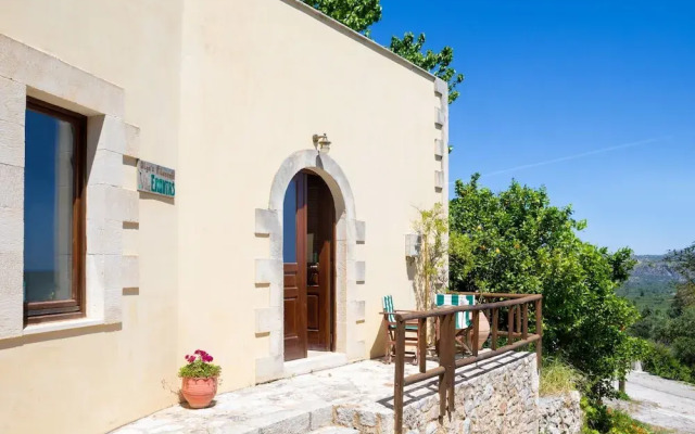 Charming Holiday Home in Maheri