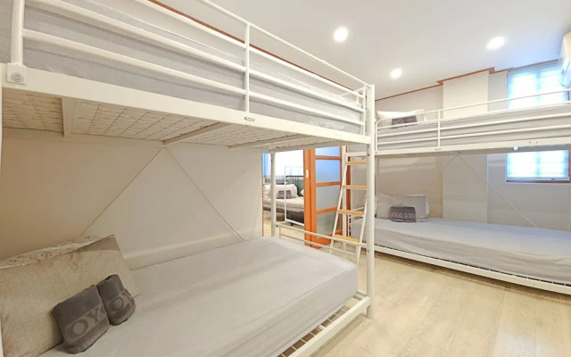 OYO Rooftop Hostel