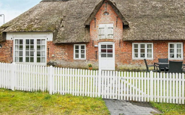 6 Person Holiday Home in Hojer