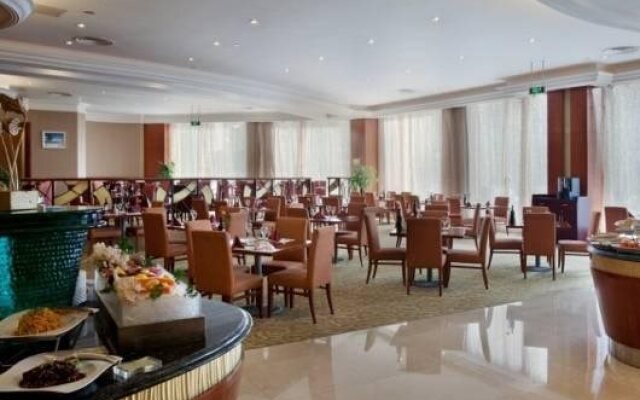 Golden Eagle Summit Hotel